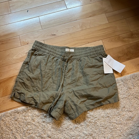 brand new H&M green shorts - Picture 1 of 4